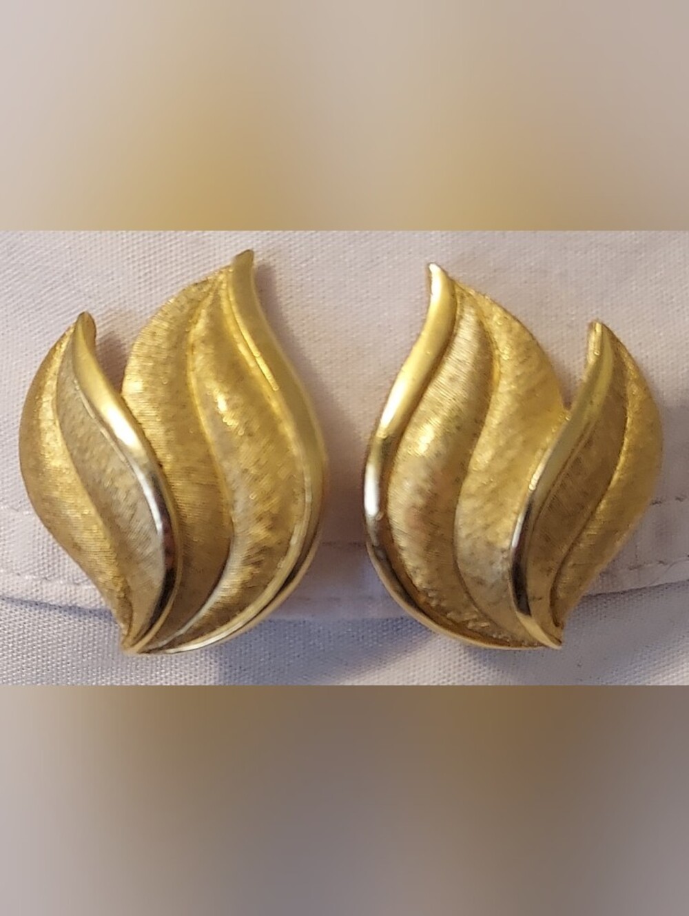 Vintage Crown Trifari Gold Tone Brushed Flame Leaf Clip-On Earrings